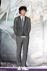 策划：韩版长腿偶吧 把长裤穿成九分裤的男人们