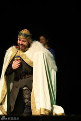 幻灯图：TNT版《麦克白》北京上演 吸引英语人群