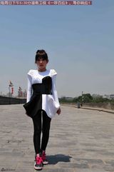 高清图：大嘴巴内地录节目 化身未来战士挑战人气