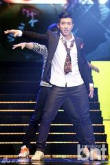 组图：Brain与男团M.pire等出席亚洲模特大赏