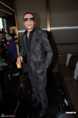 组图：谢霆锋公司乔迁之喜 低调当老板八年 