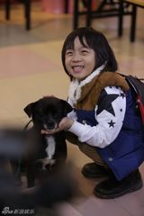 组图：Kimi也是表情帝 获Angela喂饭两小无猜