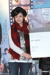 组图：陈妍希出席电影分享会 否认绯闻强调单身