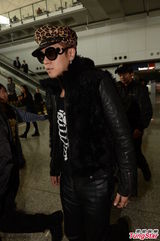 组图：罗志祥亮相香港 黑超遮面酷劲十足