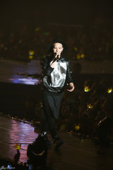 独家高清：GD胜利EXO等唱响StayG演唱会