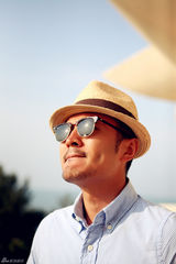 组图：于小伟秀硬气大片 最爱旅行者打扮