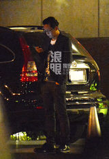 独家：潘粤明美女吃饭热聊 董洁与陌生男同回京