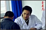 组图：郑国霖《香木虎》演医生 全新解读医患关系