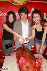 高清组图：女星齐集比基尼派对 众嫩模争妍斗丽