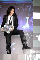 高清：萧敬腾推出“洛克先生”演唱会DVD