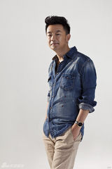 组图：黄海波简约大片彰显绅士风尚