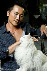 幻灯图：邹兆龙现身时尚杂志 型男魅力尽显魅惑