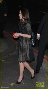 组图：凯特王妃蕾丝黑裙大气优雅