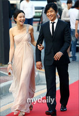 组图：韩国春史电影颁奖礼 《苔藓》成大赢家