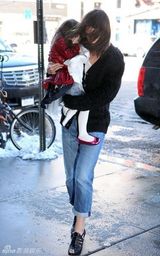 幻灯图：苏瑞庆祝4岁生日 挤眉弄眼做鬼脸