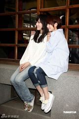 幻灯图：郭静拍摄新歌MV 陈乔恩跨刀助阵 