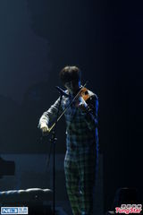 组图：杨千嬅携三后辈开唱 丁子高携儿子捧场