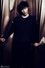 组图：秦昊写真尽显文艺型男本色