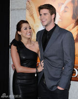 组图：玉女歌手麦莉疑与男友分手 四年感情回顾