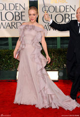 高清组图：克洛伊-塞维尼荷叶边礼服充满膨胀感 