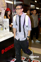 组图：黄立行代言某名表活动 深夜12点出席酒吧