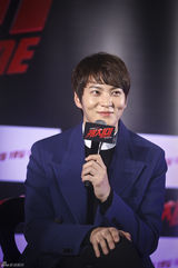 独家：金亚中朱元宣传新片 与观众互动送拥抱