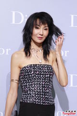 组图：钟楚红张曼玉同台亮相 全智贤露香肩