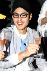 阮经天就开房丑闻表态 称与许玮宁相安无事(图)