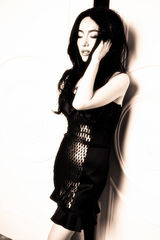 组图：叶倩云黑白写真国际范气场足儿