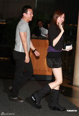 组图：赌王何鸿燊九十寿宴 何超仪红裙性感迷人