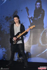 组图：吉他怪杰蒋卓嘉发片 创作受萧亚轩青睐