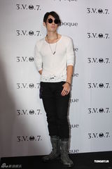 组图：吴建豪为洪金宝儿子电影出演乐团主唱