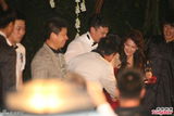 组图：张震婚宴内场曝光 舒淇与新娘相拥