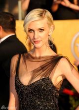 组图：演员工会奖红毯阿什莉-辛普森薄纱裙性感