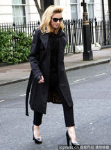 组图：麦当娜黑超出街天后范十足 任凭狗仔拍照