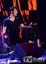 高清组图：2PM首尔开唱 野兽团魅力大爆发