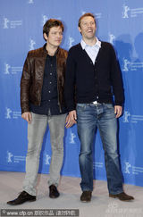 幻灯图集：《潜水艇》记者会 女主角成熟干练