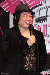 组图：台湾电影联合造势 郭书瑶秀美腿发红包