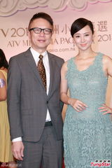 组图：翁虹蕾丝装撑亚姐启动 选美考虑引变性人