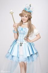 组图：琳琳最新写真曝光 化身精灵仙子置身童话