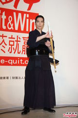 组图：虫虫恐吓案有进展 老萧展现剑击技术