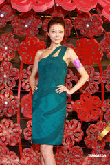 高清图：熊黛林露肩短裙出席活动 不担心家人催婚