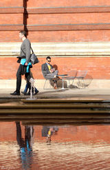 高清图：黄晓明伦敦写真 感受美食与生活的惬意