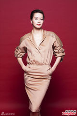 组图：梁咏琪秋季写真大片 展熟女风范