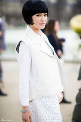 组图：秦岚短发亮相巴黎时装周 颠覆自我真性情