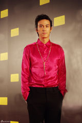 组图：陈楚河亮相旅游金榜盛典 粉色衬衫抢人眼球