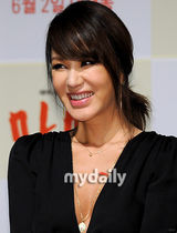 组图：严正花等出席新片《妈妈》媒体首映