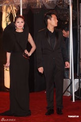 高清图：杨千嬅丁子高恩爱现身 杨千嬅黑装霸气