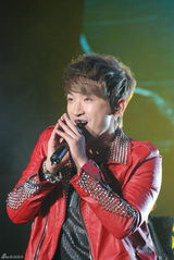 高清组图：神话李玟雨北京会歌迷劲歌热舞