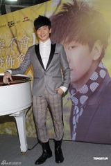 组图：林俊杰盼红馆开唱 薛凯琪撑房祖名不花心